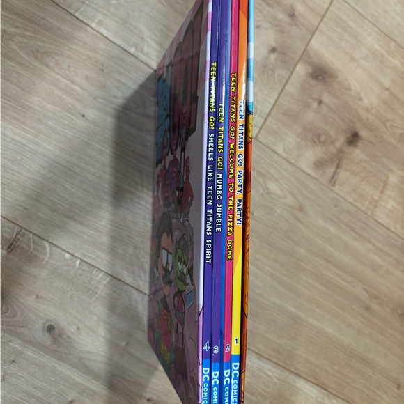 Teen Titans Go Box Book Set - Picture 10 of 11